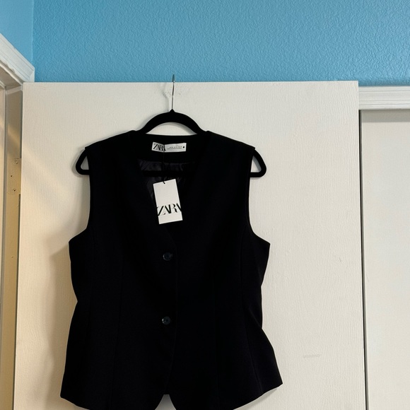 COPY - Zara vests - Picture 4 of 10